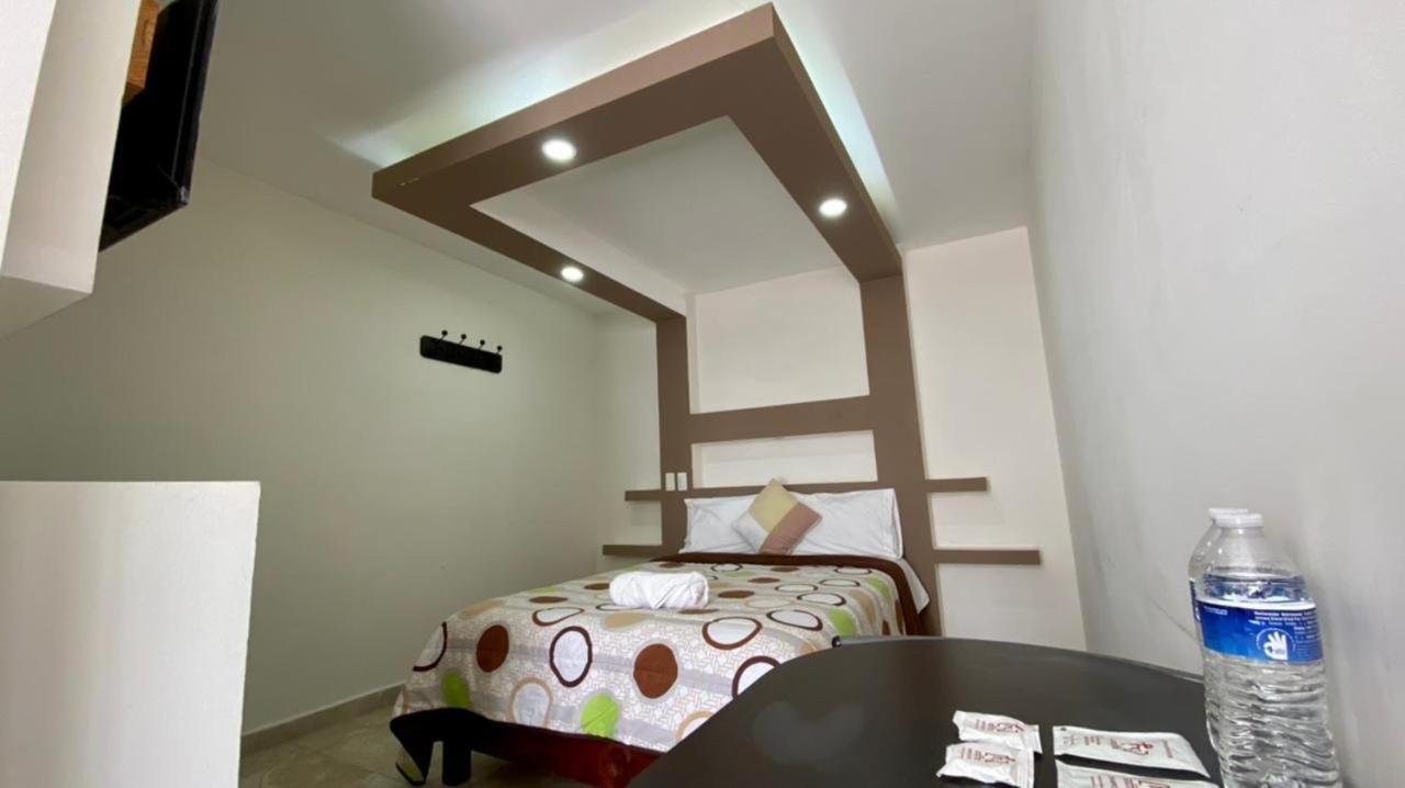 Hotel Caudillos Inn Emiliano Zapata  Екстериор снимка